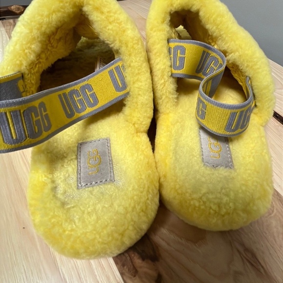 UGG Fluff Yeah Slides in a yellow - size 5 - Picture 3 of 5